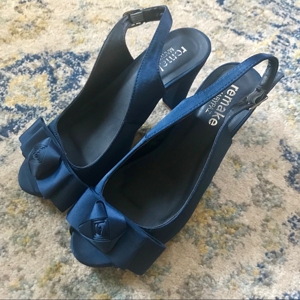 SUPER CUTE sapphire blue pumps size 5.5 👠
